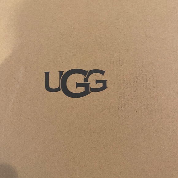 NEW IN BOX! UGG Ashton High Chelsea Boot - Picture 12 of 16